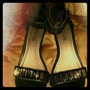 KENNETH COLE REACTION